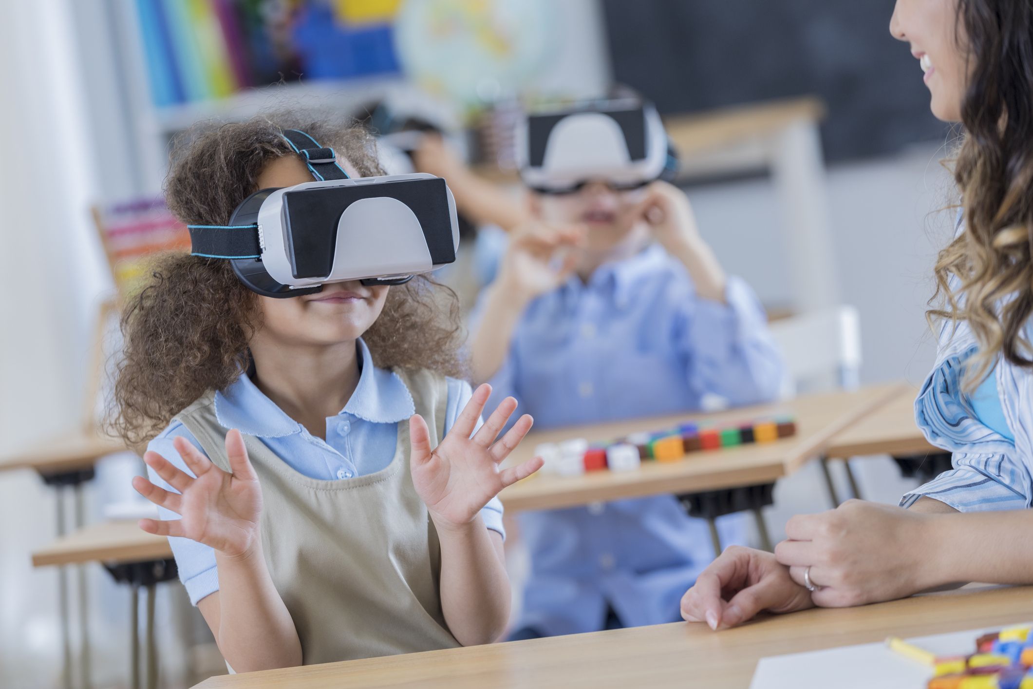 Applications of AR in Education: Transforming Learning Environments